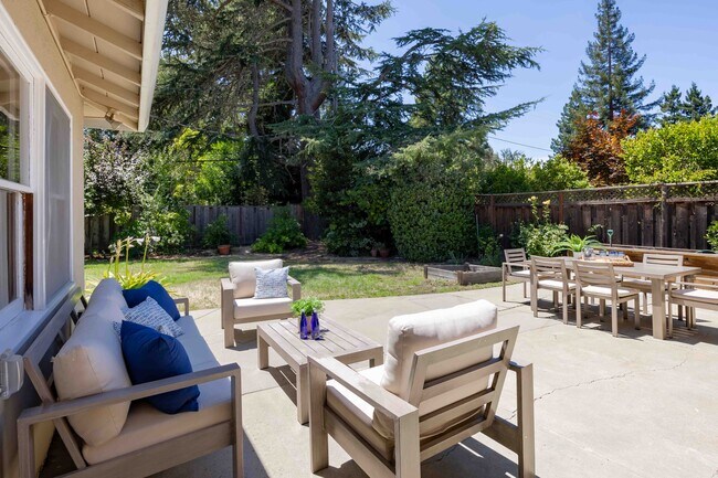 Building Photo - 795 San Mateo Dr