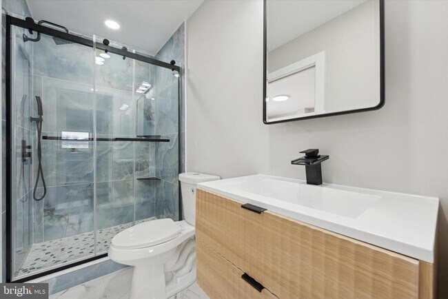 Building Photo - 417 W Elm St