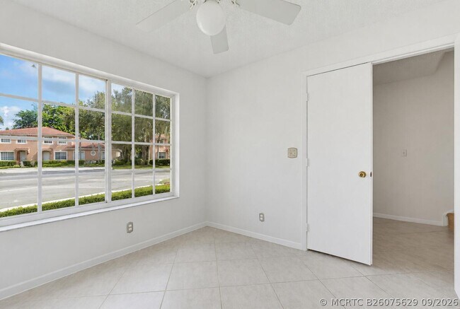 Building Photo - 9767 Kamena Cir