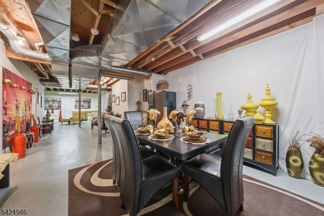 Building Photo - 11 Rosewood Ln