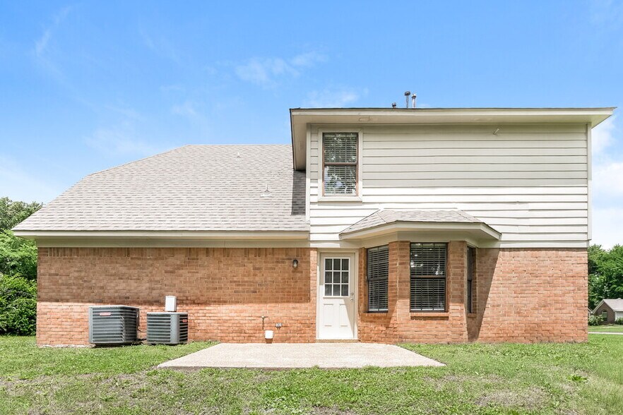 Building Photo - 6863 Delta Newberry Cove