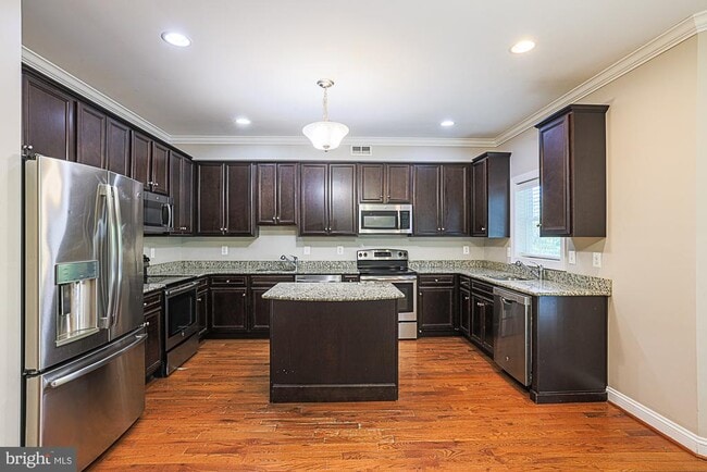 Building Photo - 3709 Fords Ln