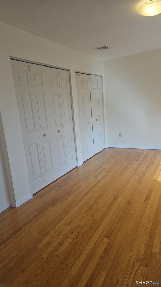 Building Photo - 20 Apple Way