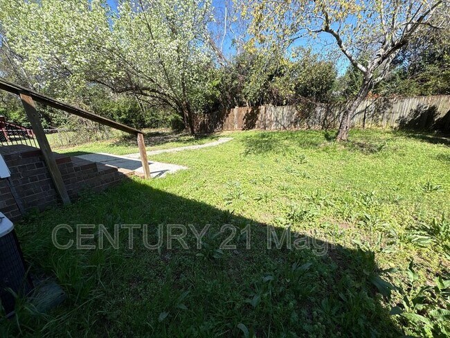 Building Photo - 2737 Royal St