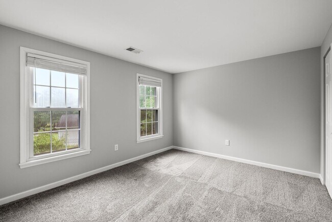 Building Photo - 4 Bedroom, 2.5 Bath Single Family Home in ...
