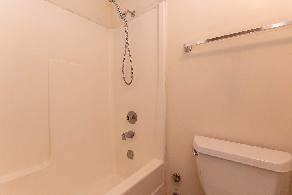 Building Photo - 629 W Wellington Ave