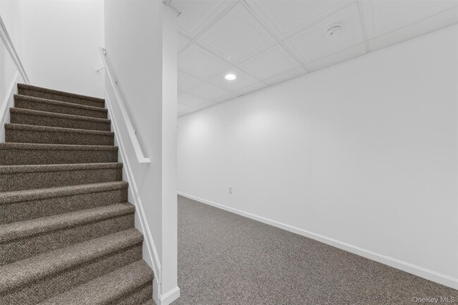 Building Photo - 5 Clearwater Ct