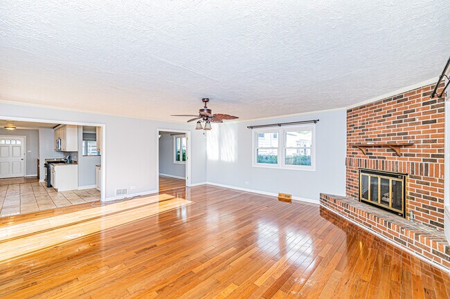 Building Photo - 1767 E Cree Ln