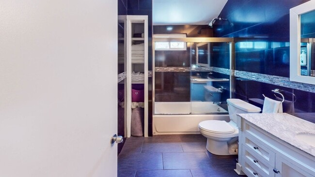 Building Photo - Gorgeous 4-Bed 2-Bath in Beaver Hills