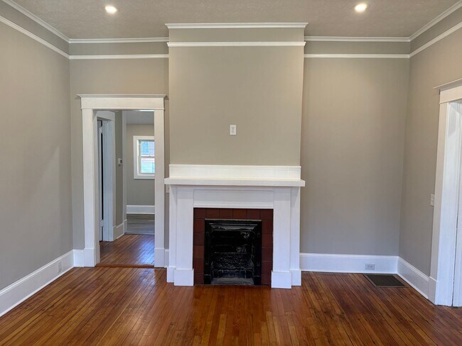 Building Photo - 4 Bedroom Fully Remodeled House Located in Five Points!