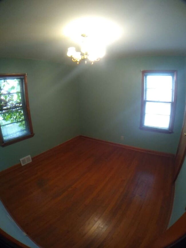 Building Photo - 326 N 68th St
