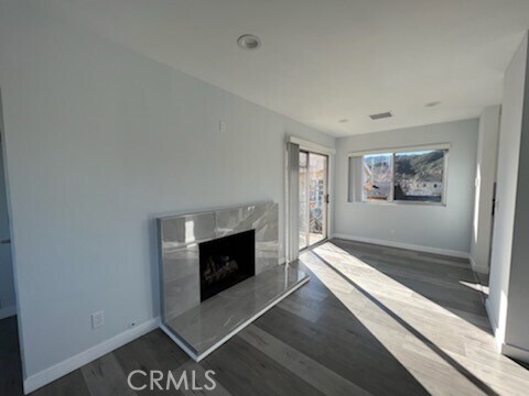 Building Photo - 10214 McClemont Ave