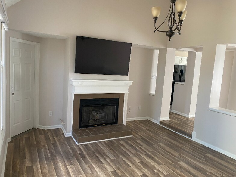 Building Photo - 9215 Ravenwing Dr