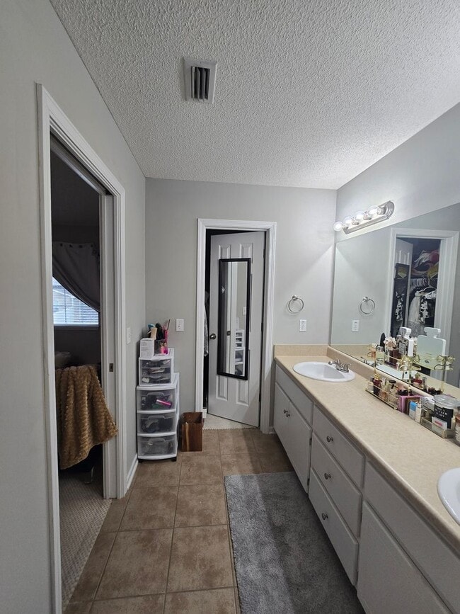 Building Photo - Woodland Park