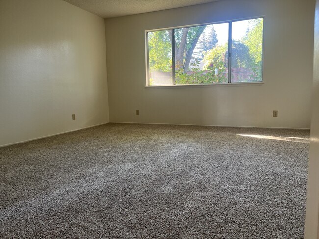 Building Photo - 800 Andrew Dr