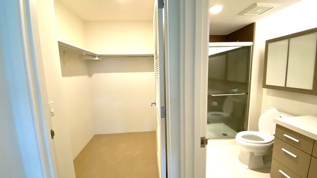 Building Photo - 2 BED 2 BATH CORNER UNIT AT THE COLLECTION...
