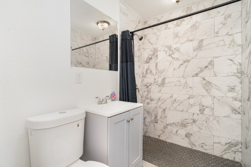 Building Photo - 221 Duxbury Ave