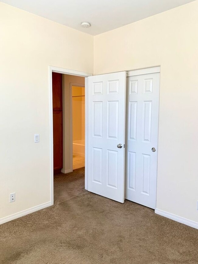 Building Photo - Enchanting 4 bedroom/2.5 bath property in the heart of Claremont Village