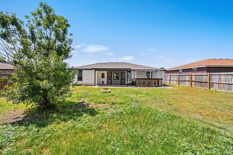 Building Photo - 4307 Stallion Dr