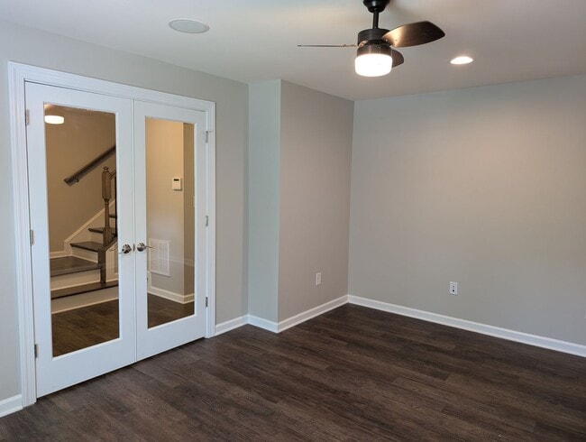 Building Photo - Move-in ready, Townhome Located in the Cit...