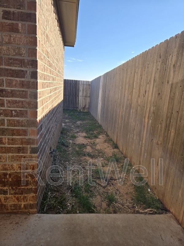 Building Photo - 17815 Private Rd 2160