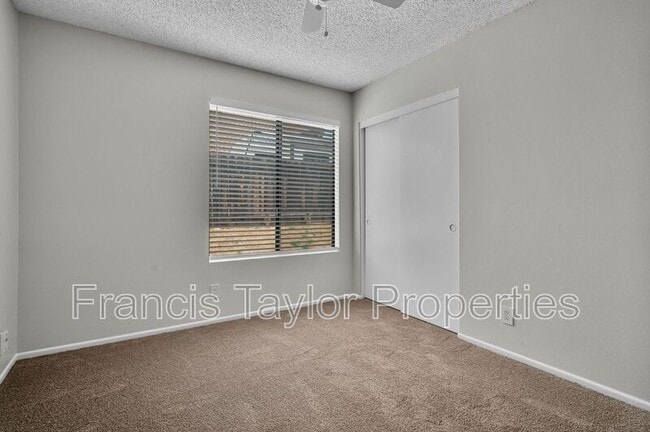 Building Photo - 929 Mulberry Dr