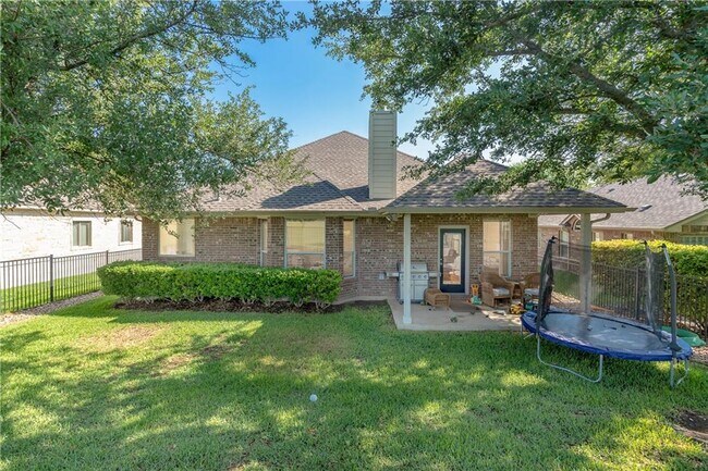 Building Photo - 1601 Greenside Dr