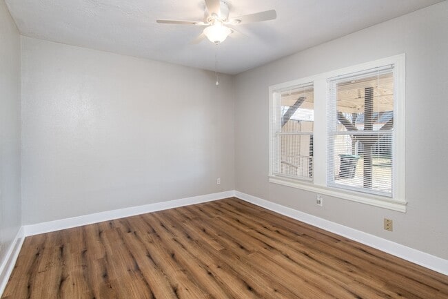 Building Photo - 1007 E Main St