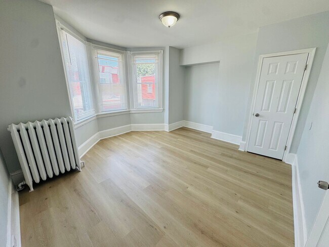 Building Photo - Renovated 3bd/1bth House with Rear yard!! ...