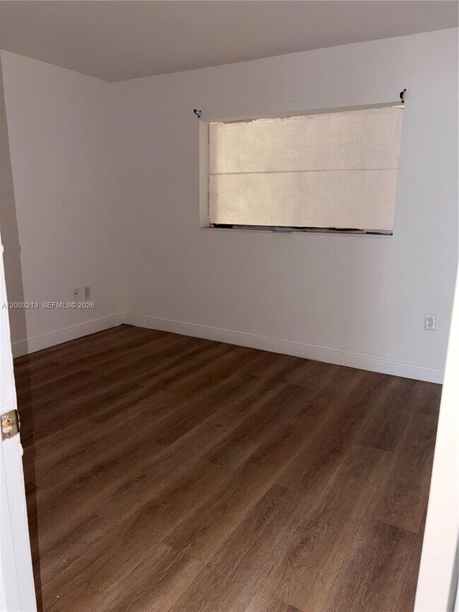 Building Photo - 401 NW 72nd Ave