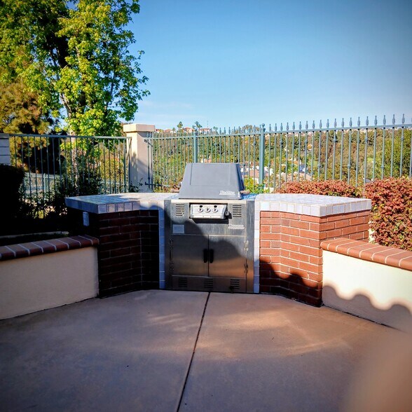 Building Photo - 7009 Wildrose Ter