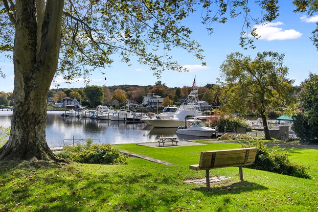 Building Photo - 82 River Rd