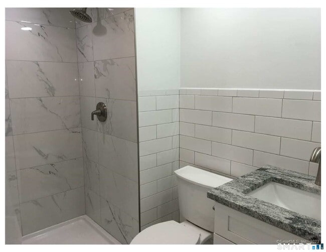 Building Photo - 3 Woods Hollow Ct