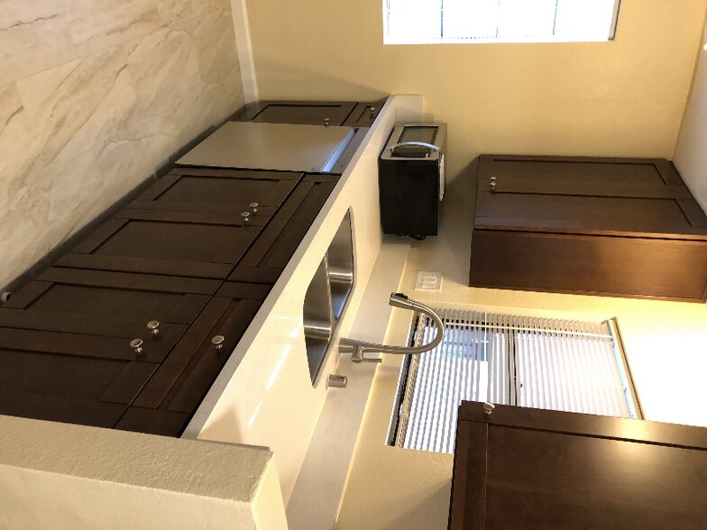 Building Photo - 10303 Azuaga St