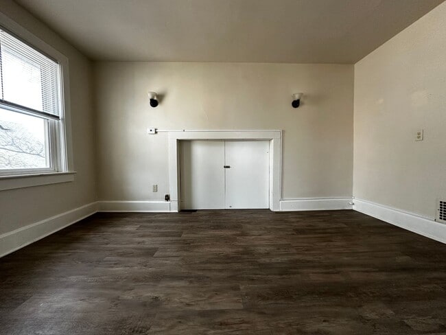 Building Photo - 808 Cherry St