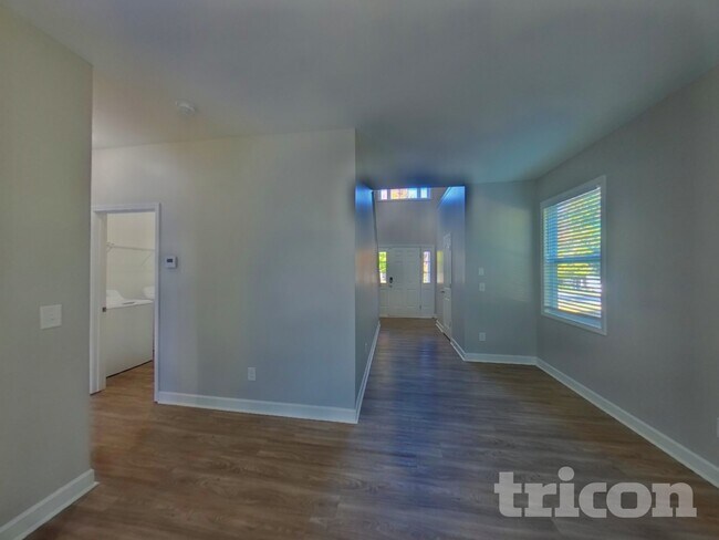 Building Photo - 806 Simones Ct