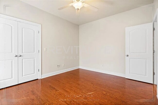 Building Photo - Charming 4 Bedroom/2.5 Bathroom in Fairhope!