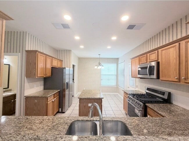 Building Photo - 12211 Meadow Crest Ct