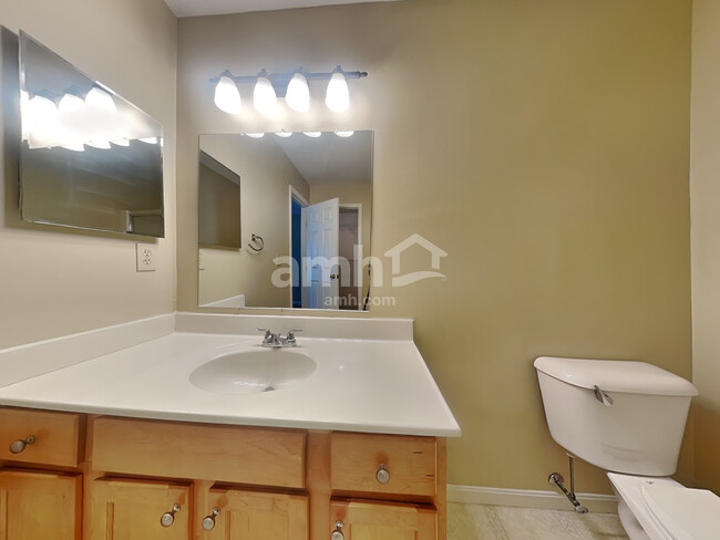 Building Photo - 6939 Sandbur Ct