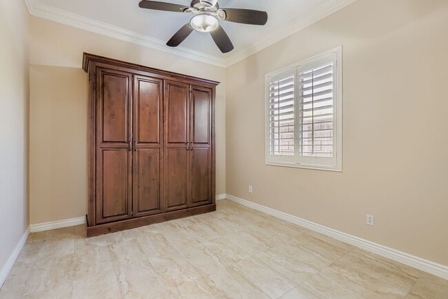 Building Photo - Beautiful, Secluded 3 bedroom home on golf...