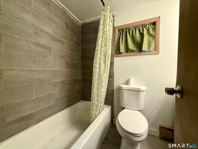 Building Photo - 41 Waterbury Rd