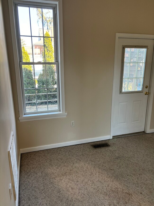 Living room - 506 W Main St