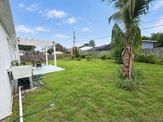 Building Photo - 4065 SW Hablow St