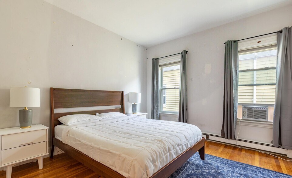 Building Photo - 61 Hillside St