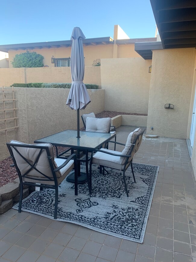 Building Photo - 8658 N Avenida Amatista