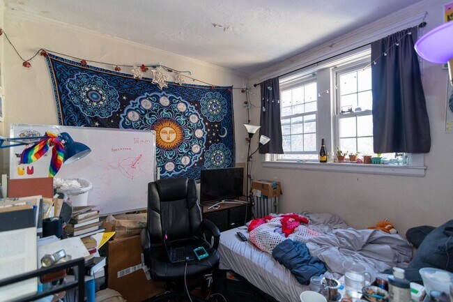 Building Photo - Modern Brookline 3bed / 1bath apartment on Saint Paul St near Boston University