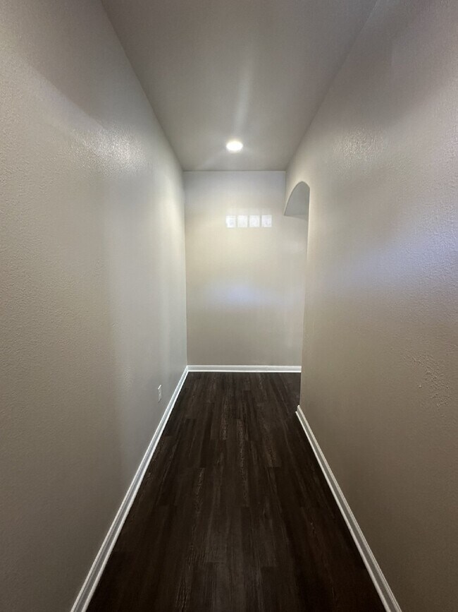 Building Photo - 553 Slippery Rock