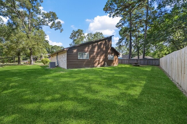 Building Photo - 16111 Fan Tail Dr
