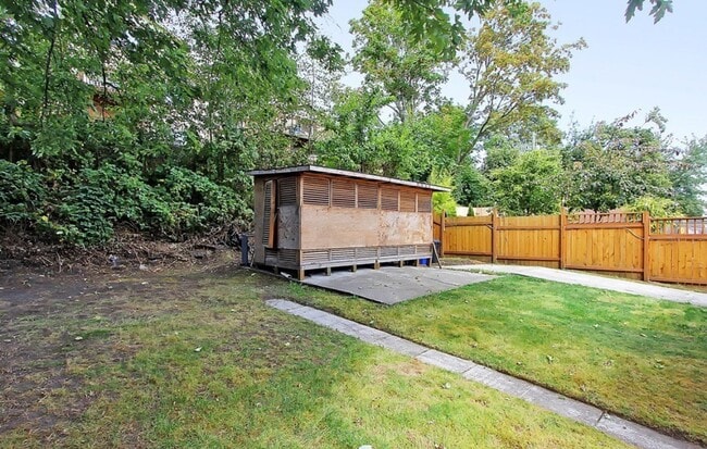 Building Photo - REST OF OCTOBER FREE >> Beautiful 4BR/2BA ...
