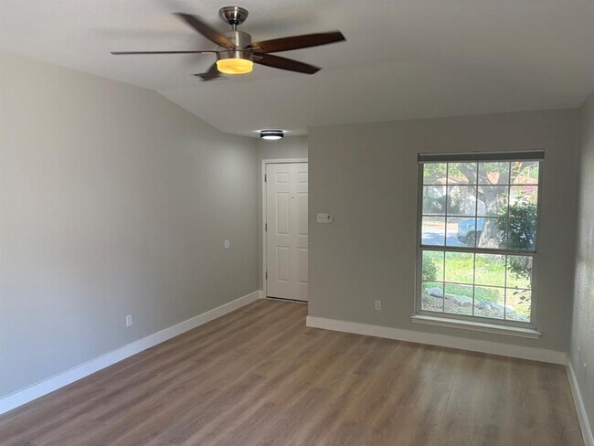 Building Photo - 1207 Shaun Dr